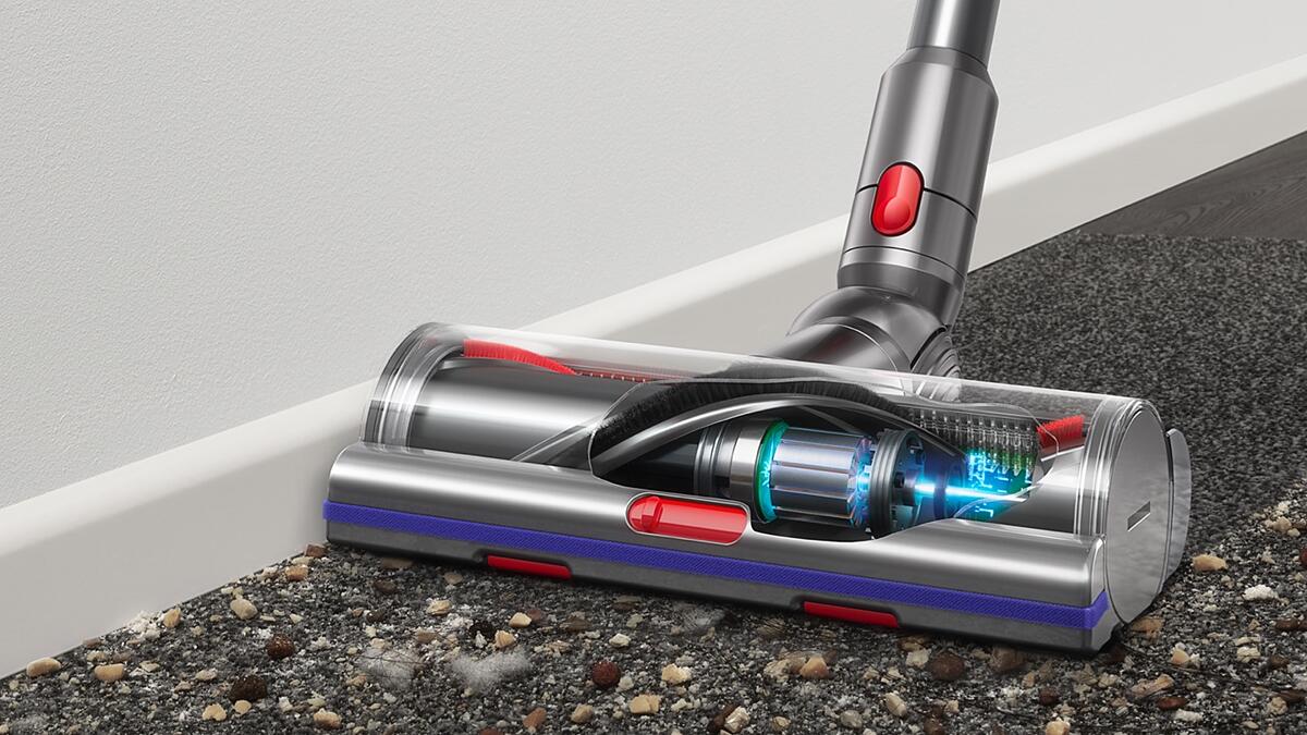 Automatically deep cleans carpets and hard floors