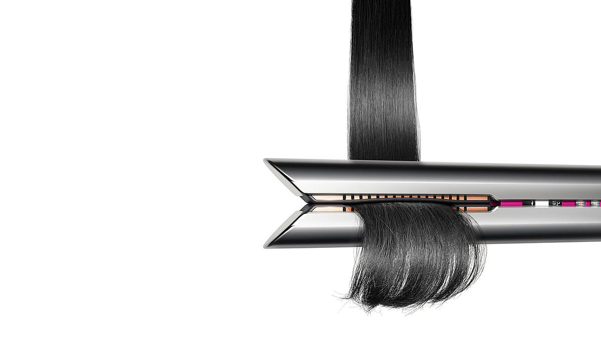 The straightener with flexing plates that shape to gather hair