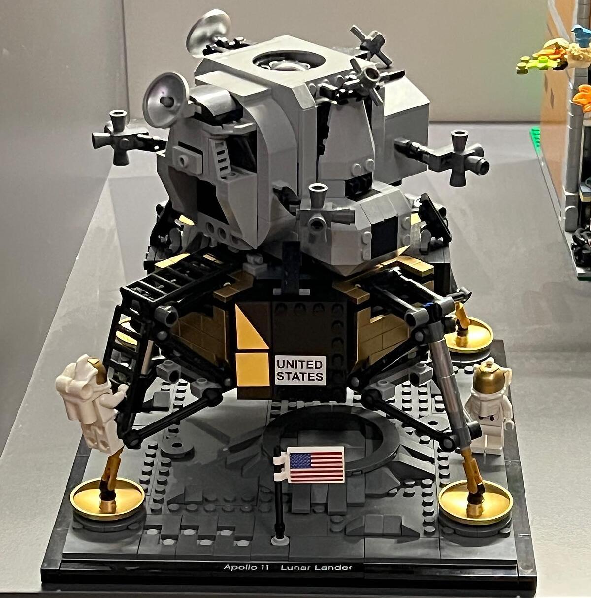 LEGO Creator Expert NASA Apollo 11-månelandingsfartøj 10266 | online br.dk!
