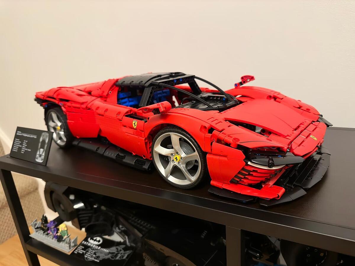 LEGO Technic 42143 Ferrari Daytona SP3, Modellino Auto da Costruire  Supercar Scala 1:8, Set Collezione