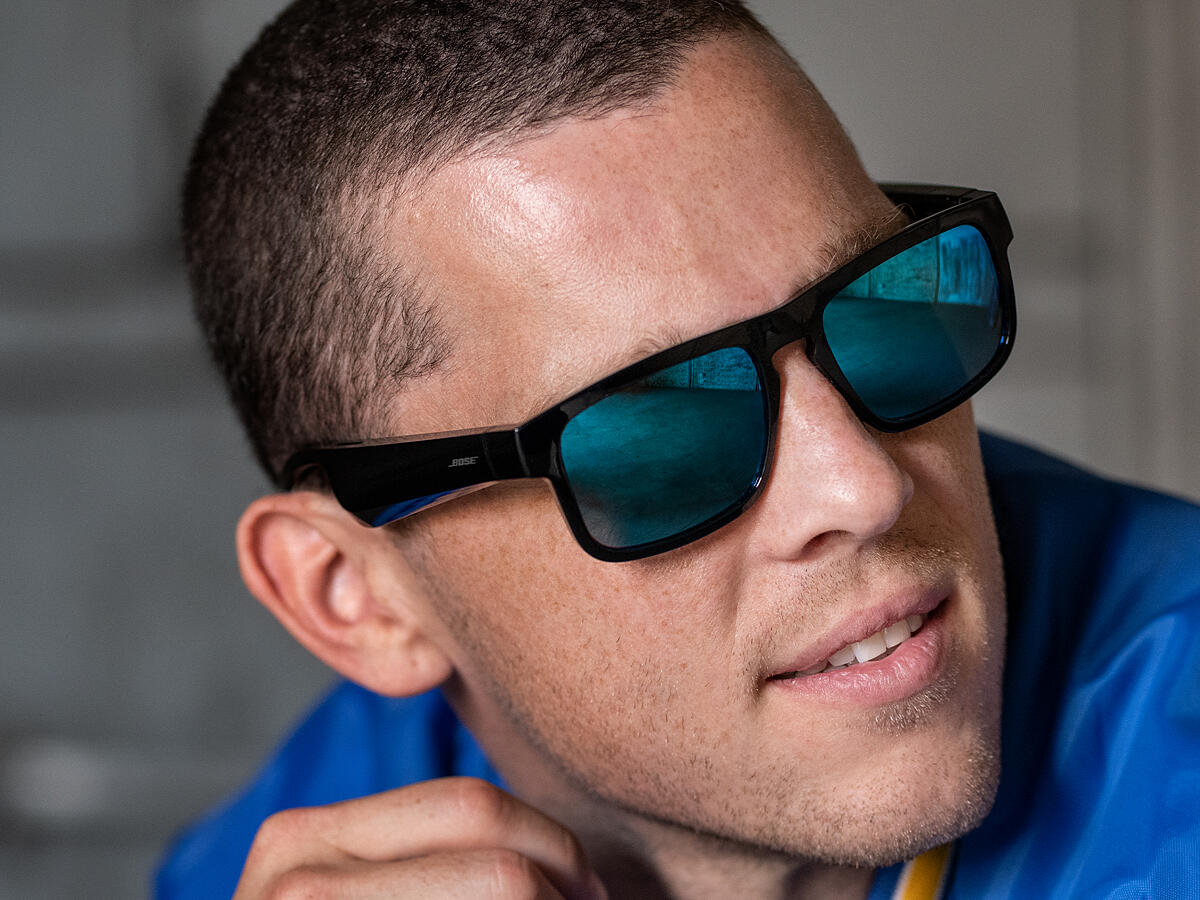 Hands-free calls with Bluetooth® sunglasses