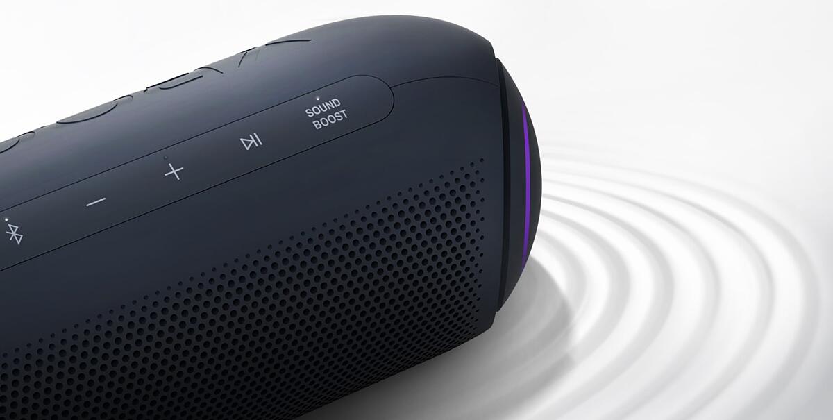 On a white background, LG XBOOM Go faces the upper right with purple lighting, there is a ripple effect under the product.