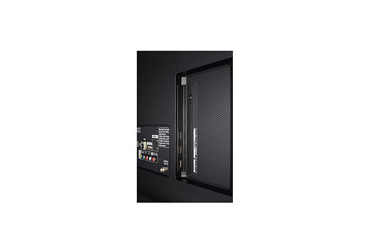 LG_Electronics-33730195-UJ7700_Medium_008-mobile.jpg