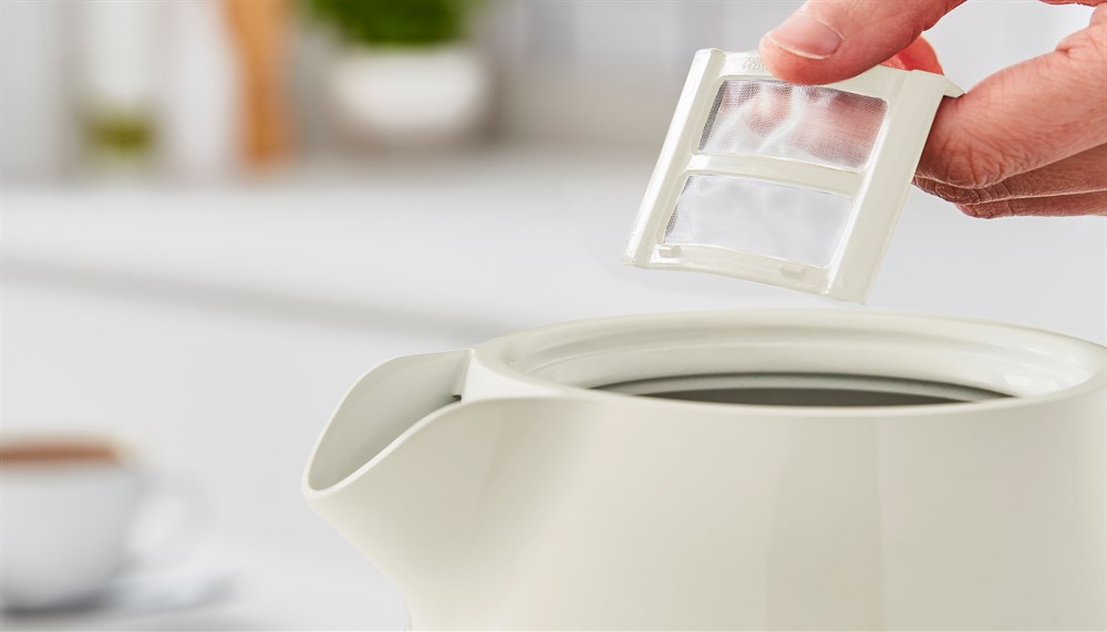 Morphy Richards Verve Jug Kettle Almond Cream 103011