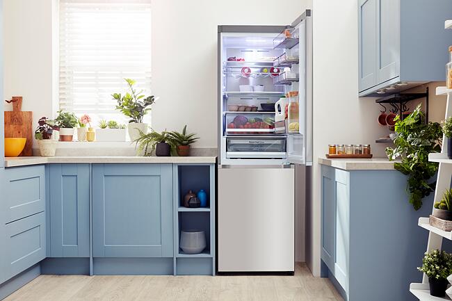 rb8000 classic fridge freezer