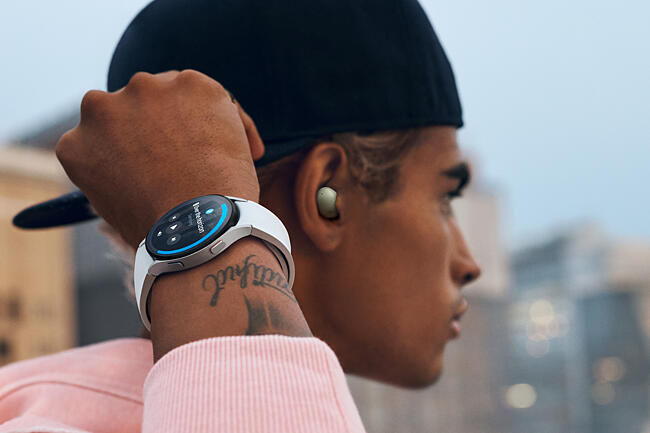 Buy Samsung Galaxy Watch4 LTE (44mm) Smart Watch with Wear OS Powered by Samsung  SM-R875FZKAINU (Black) Online