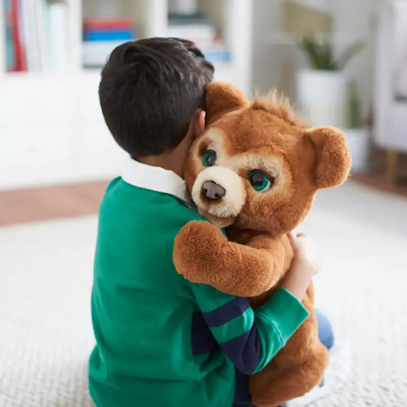 Jouet interactif en peluche Cubby, le curieux ours multicolore