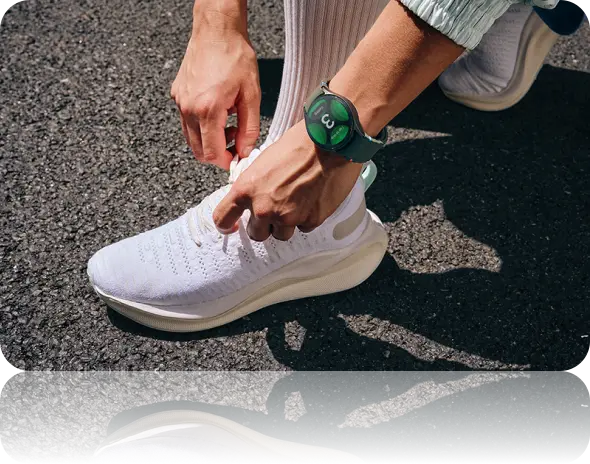 Person ties his shoe lashes wearing the rubber strap
