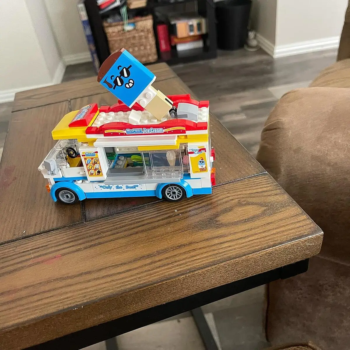 LEGO City 60253 Le camion de la marchande de glaces, Kit de Construction  Jouet Enfants 5 ans et + avec Mini-figurine de chien - ADMI