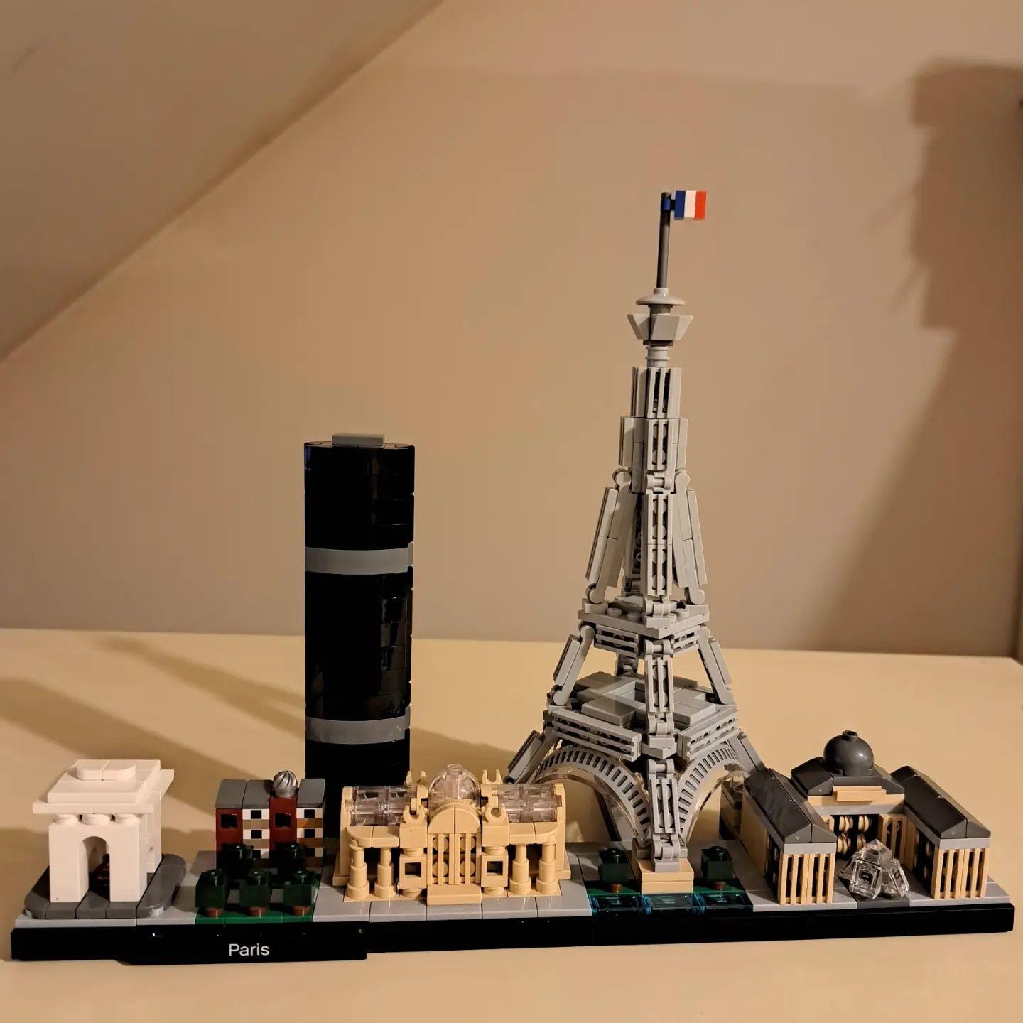 LEGO 694pc Architecture Skyline Collection 21044 Paris Building Set