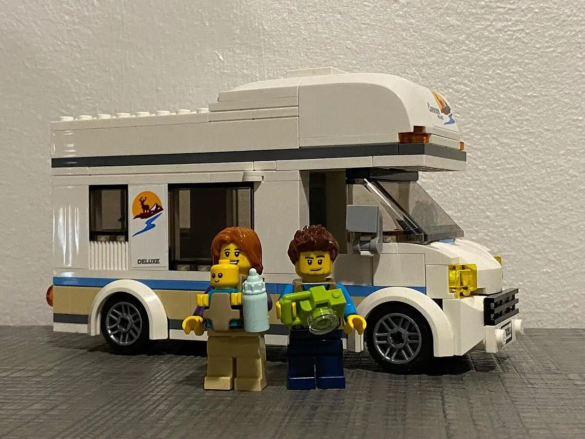LEGO City 60283 Le Camping-Car de Vacances, Jouet pour Enfants 5