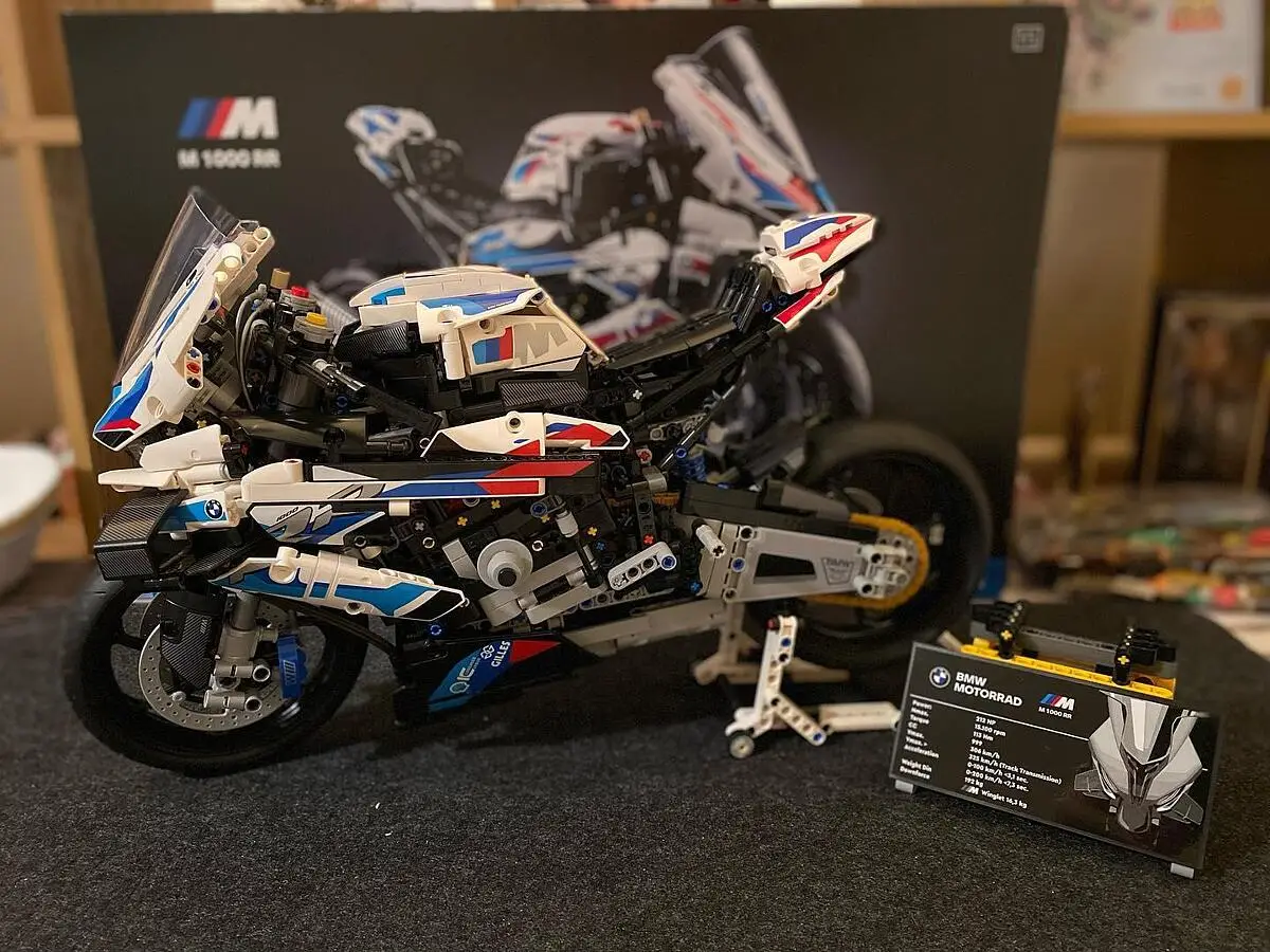 LEGO 42130 Technic BMW M 1000 RR: Modèle Réduit de Moto BMW, Cadeau de  Construction pour Enfants et Adultes, Maquette Mécanique, Idée de Cadeau  pour