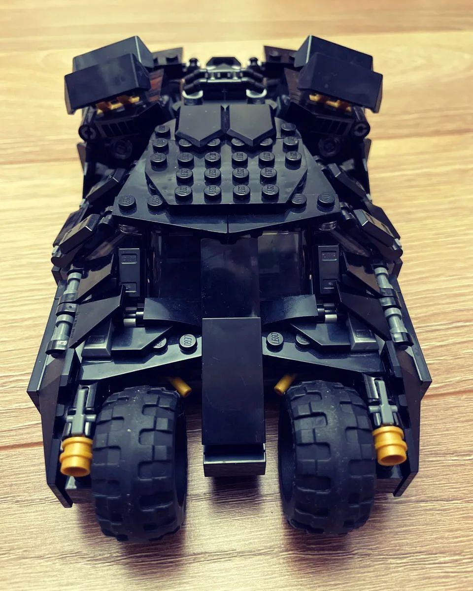 LEGO® 76240 DC Batman La Batmobile™ Tumbler, Set Pour Adultes À Exposer Et  À Collectionner, Idée Cadeau, Maquette Voiture - Cdiscount Jeux - Jouets