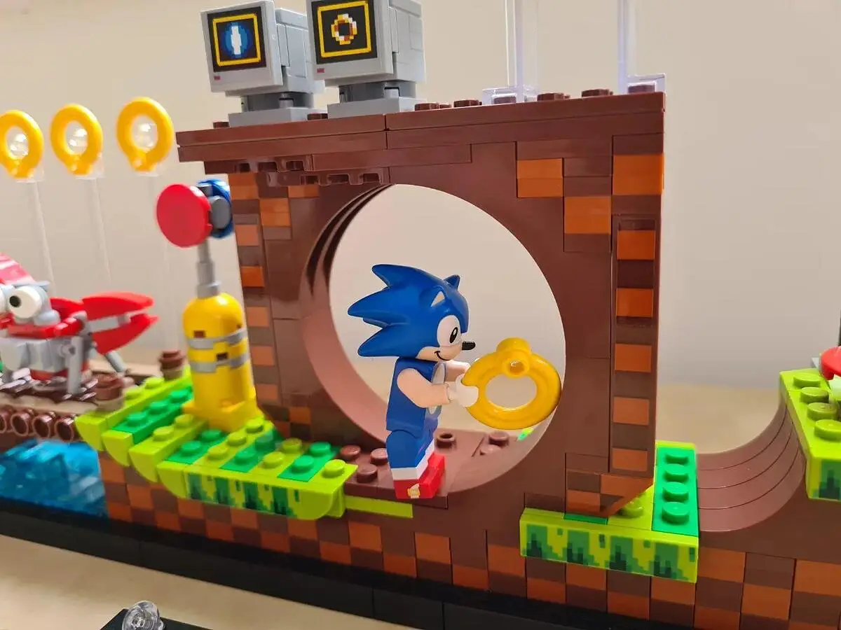 LEGO Ideas Sonic the Hedgehog - Green Hill Zone 21331 Kit de Construção;  Presente Nostálgico para Milenares · LEGO · El Corte Inglés