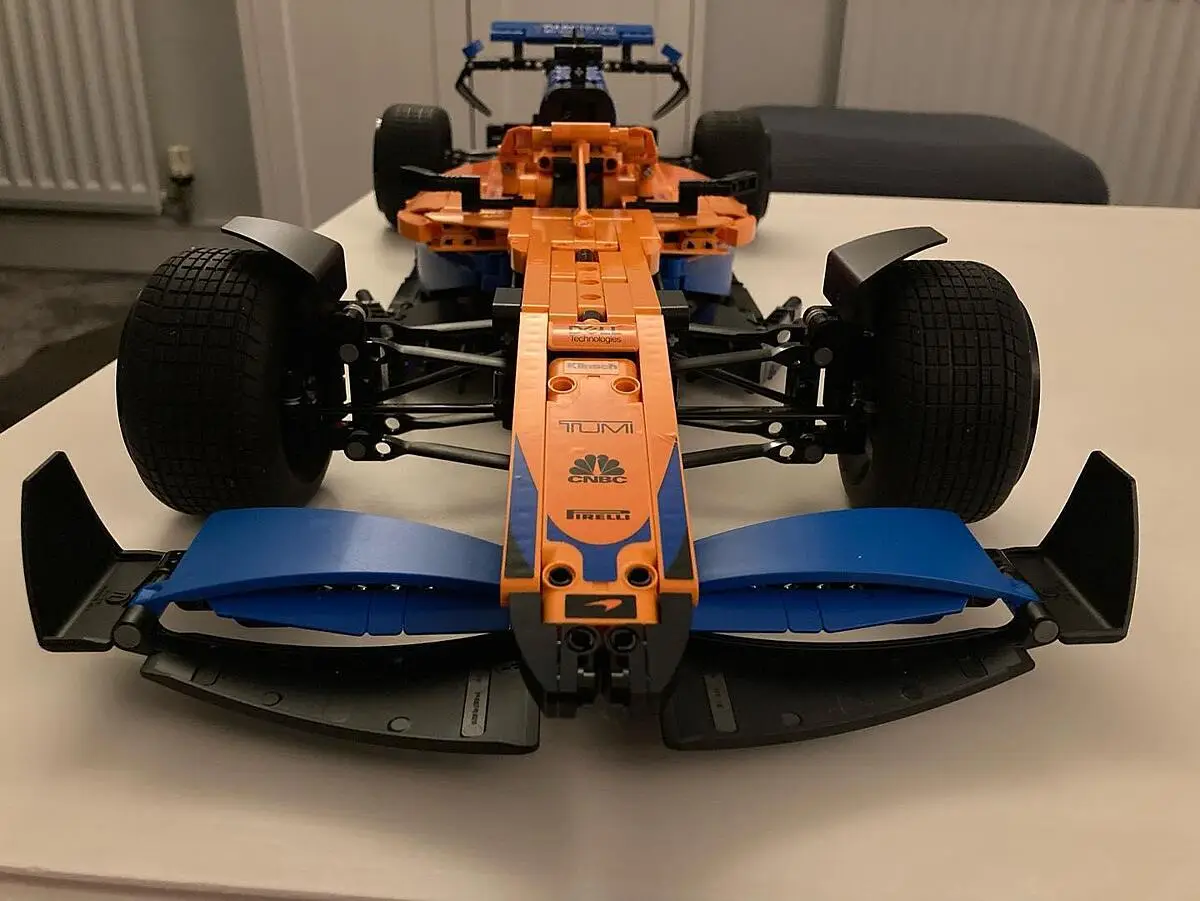 LEGO Technic: Carro de Corrida McLaren Fórmula 1, Idades 18+, 1432 Peças, Item 42141
