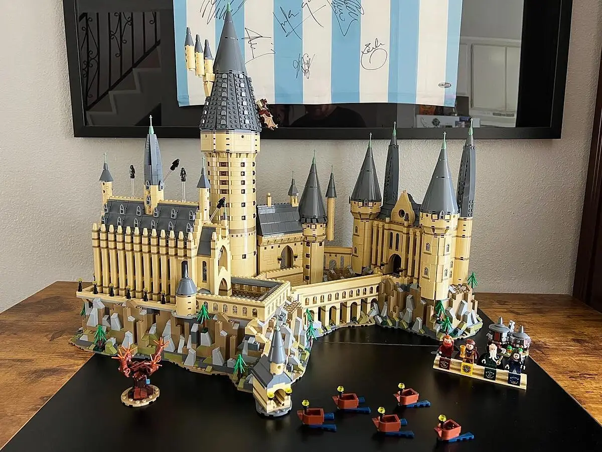 LEGO Harry Potter O Castelo de Hogwarts, Kit de Construção Mágica com  Microfiguras de Harry, Hermione, Ron e Dementors