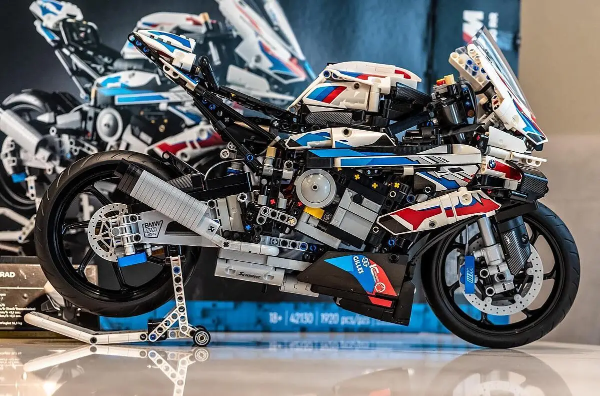LEGO Technic BMW M 1000 RR Motorcycle Set 42130 - FW21 - US