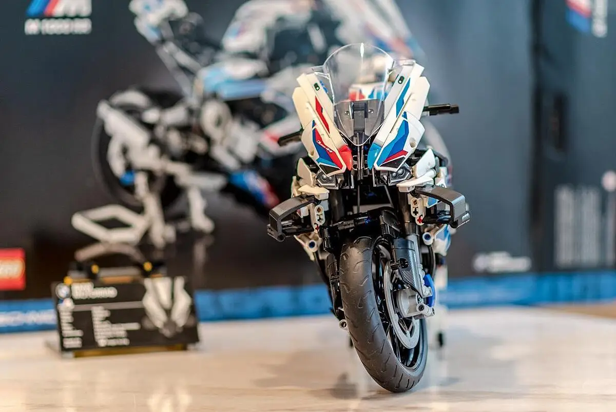 Lego - LEGO 42130 Technic BMW M 1000 RR Modele Réduit de Moto Pour Adulte,  Maquette Pour Construction et Exposition, Idée de Cadeau - Briques et blocs  - Rue du Commerce