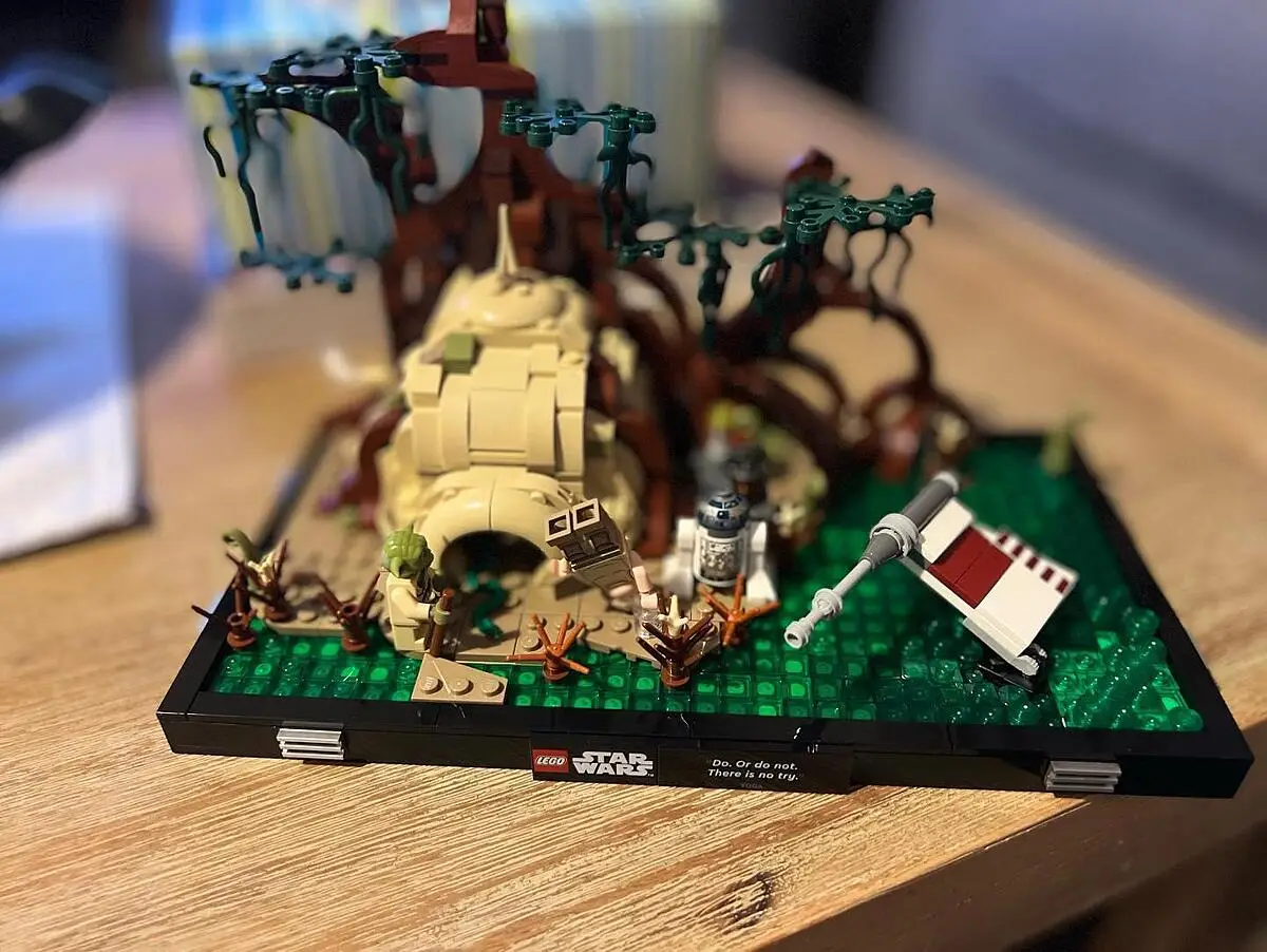 Maqueta para Construir Diorama: Entrenamiento Jedi en Dagobah con Yoda y  Luke Skywalker LEGO Star Wars · LEGO · El Corte Inglés