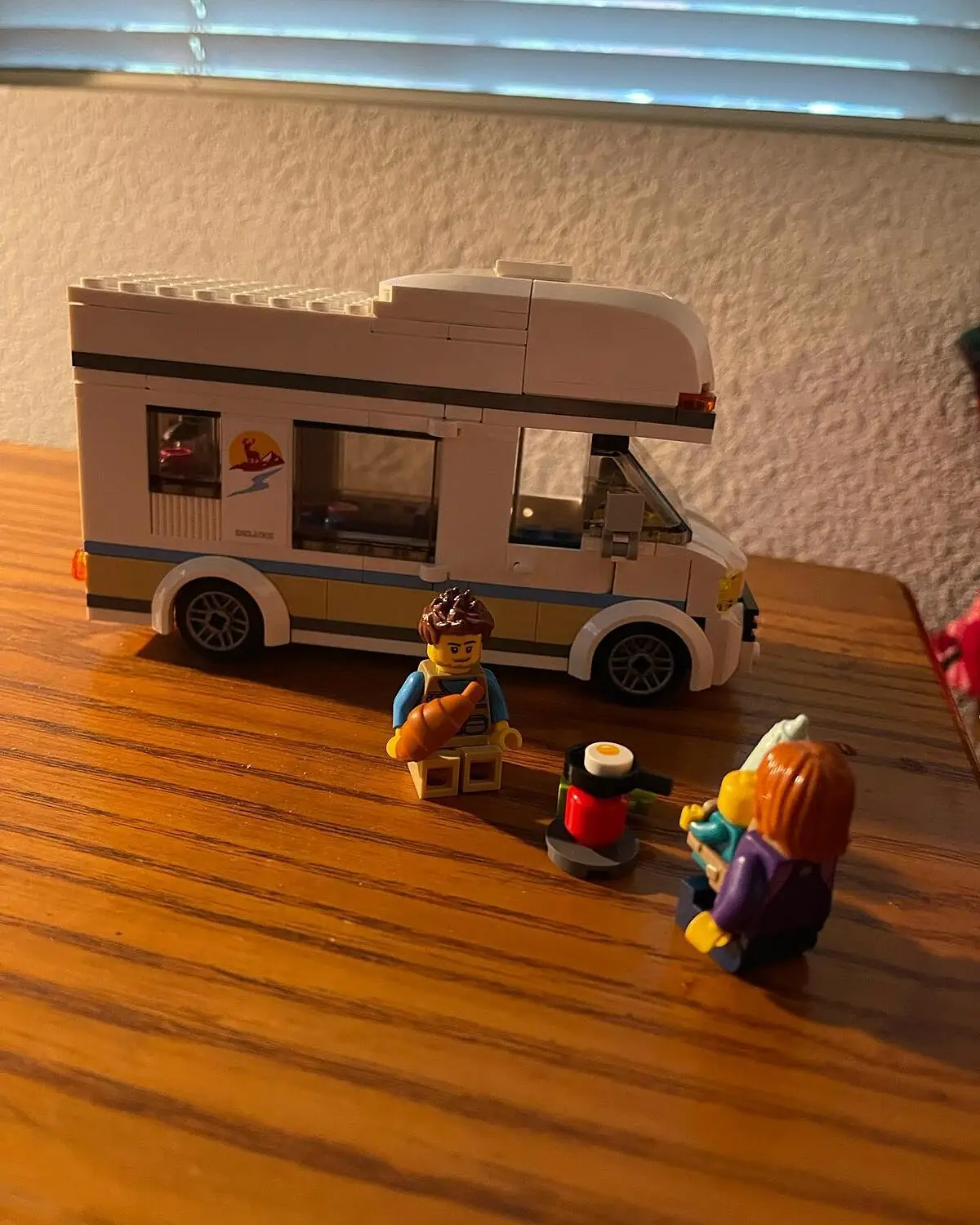 LEGO City Le camping-car de vacances - 60283
