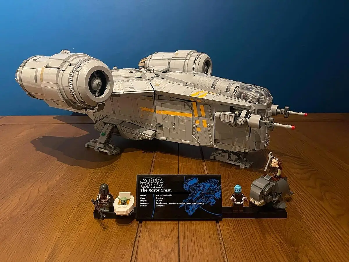 LEGO Star Wars: The Mandalorian The Razor Crest 75292 – Kit di costruzione  – Giochi e Prodotti per l'Età Evolutiva