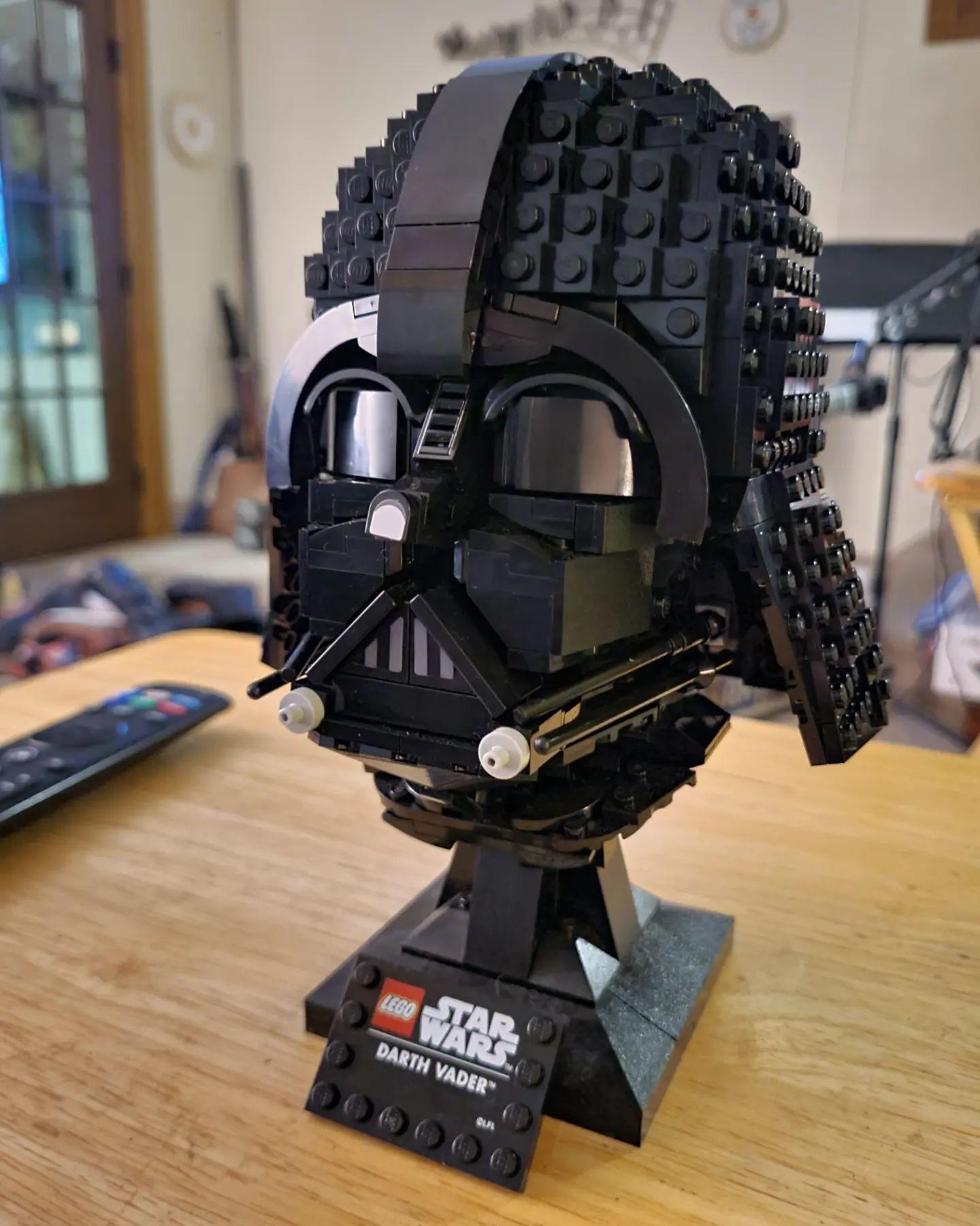 LEGO Star Wars Darth Vader Helmet 75304 Collectible Building Kit (834  Pcs),Multicolor : : Toys & Games