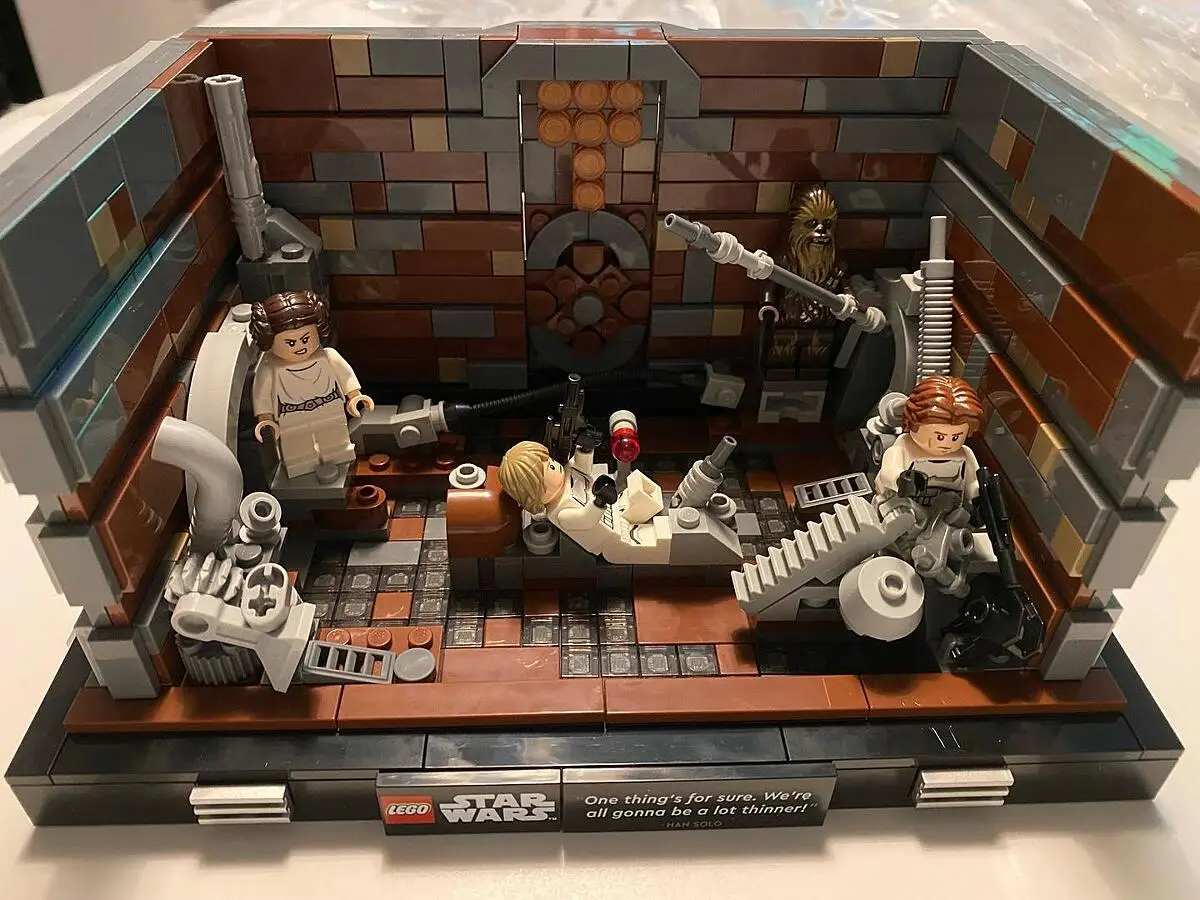 LEGO Star Wars Diorama Compattatore di Rifiuti Morte Nera