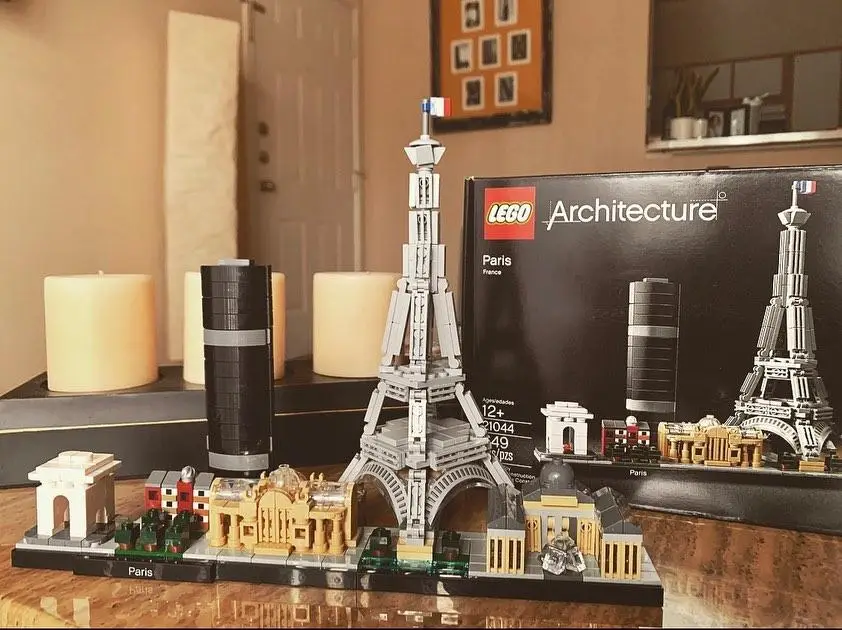 LEGO LEGO Architecture 21044 Paris, Ensemble de Construction pour Adultes  pas cher 