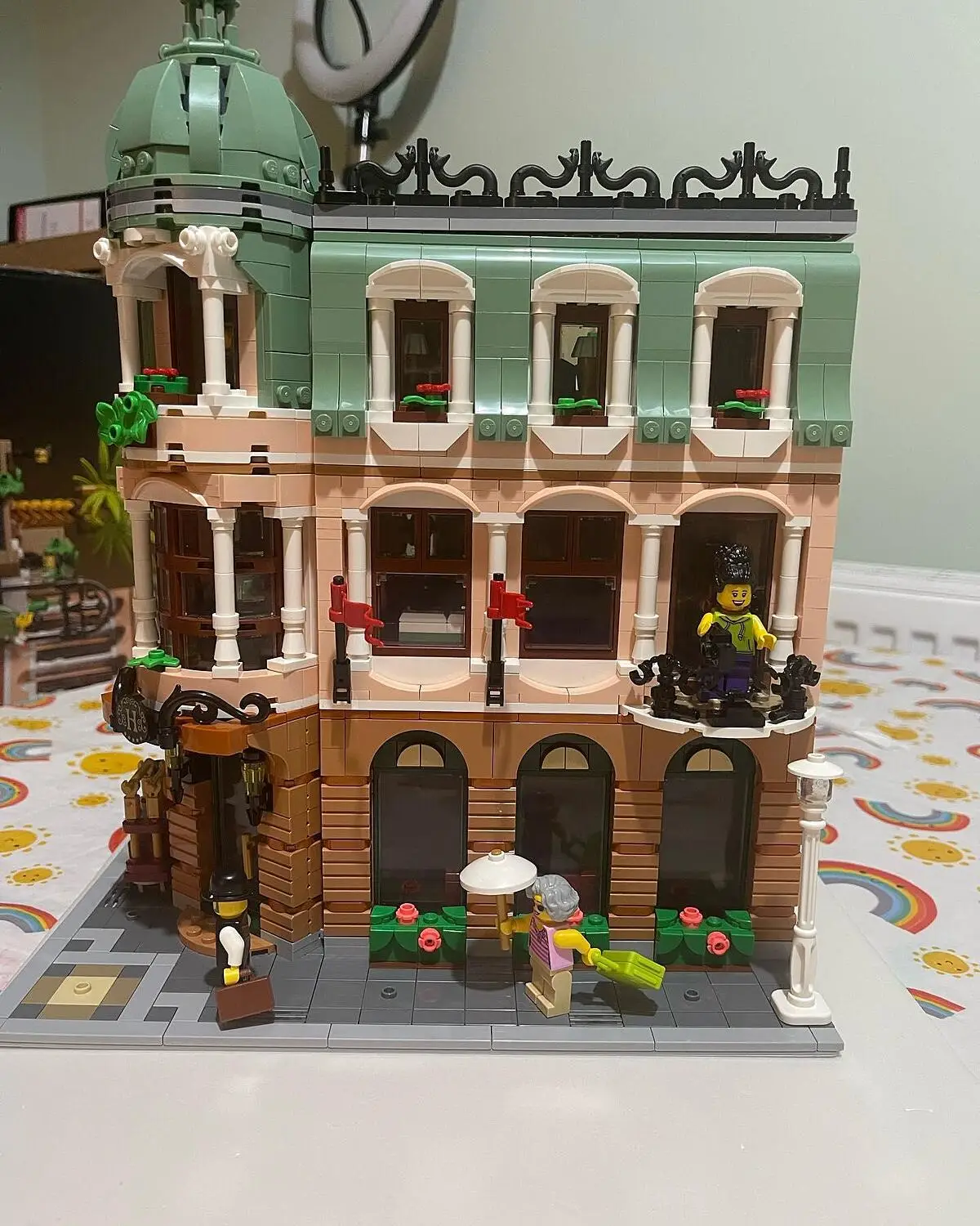 LEGO Creator 10297 pas cher, L'hôtel-boutique (Modular)