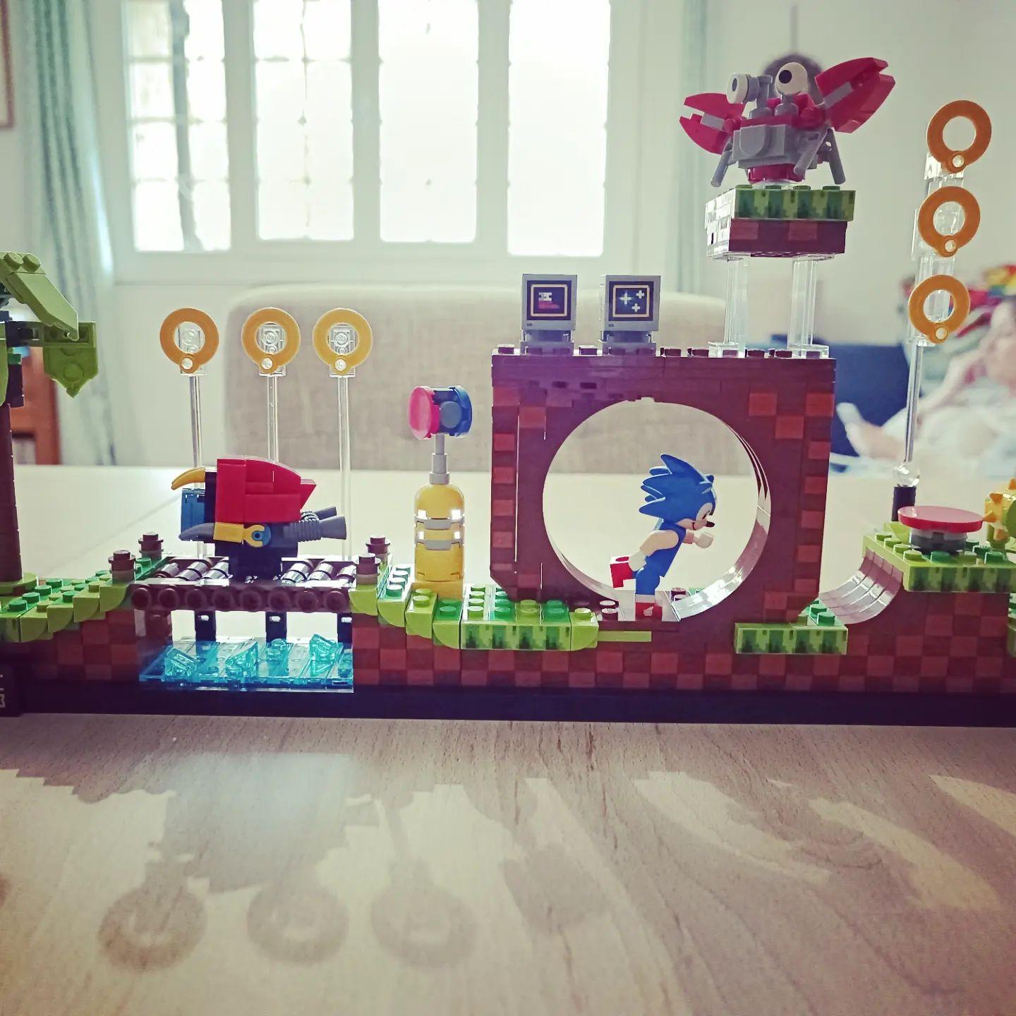 LEGO Ideas Sonic the Hedgehog - Green Hill Zone 21331 Kit de Construção;  Presente Nostálgico para Milenares · LEGO · El Corte Inglés