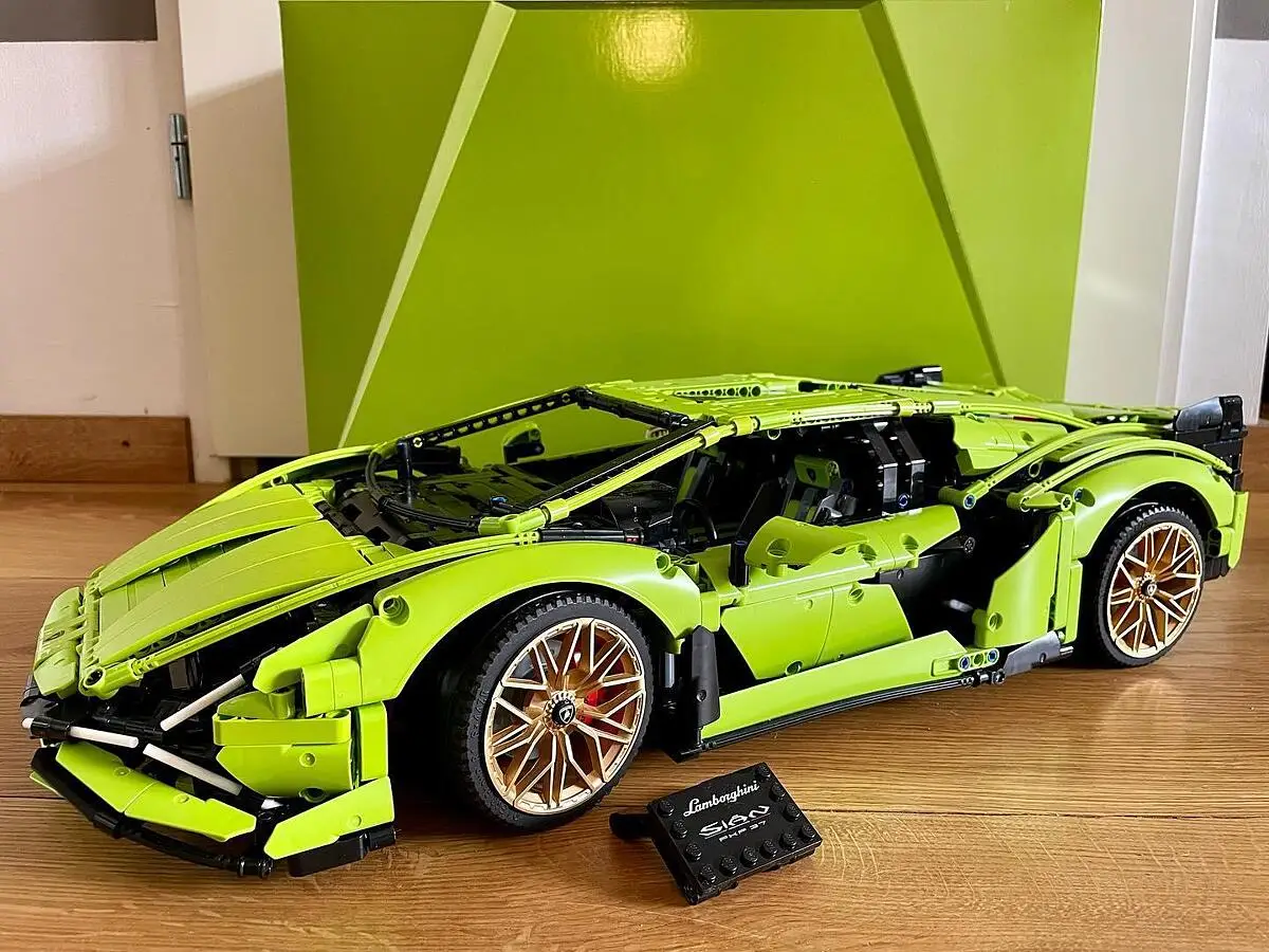  LEGO Technic Lamborghini Sián FKP 37 42115 Building Set -  Classic Super Car Model Kit, Exotic Eye-Catching Display, Home or Office  Décor, Ideal for Adults or Car Enthusiasts : Toys & Games