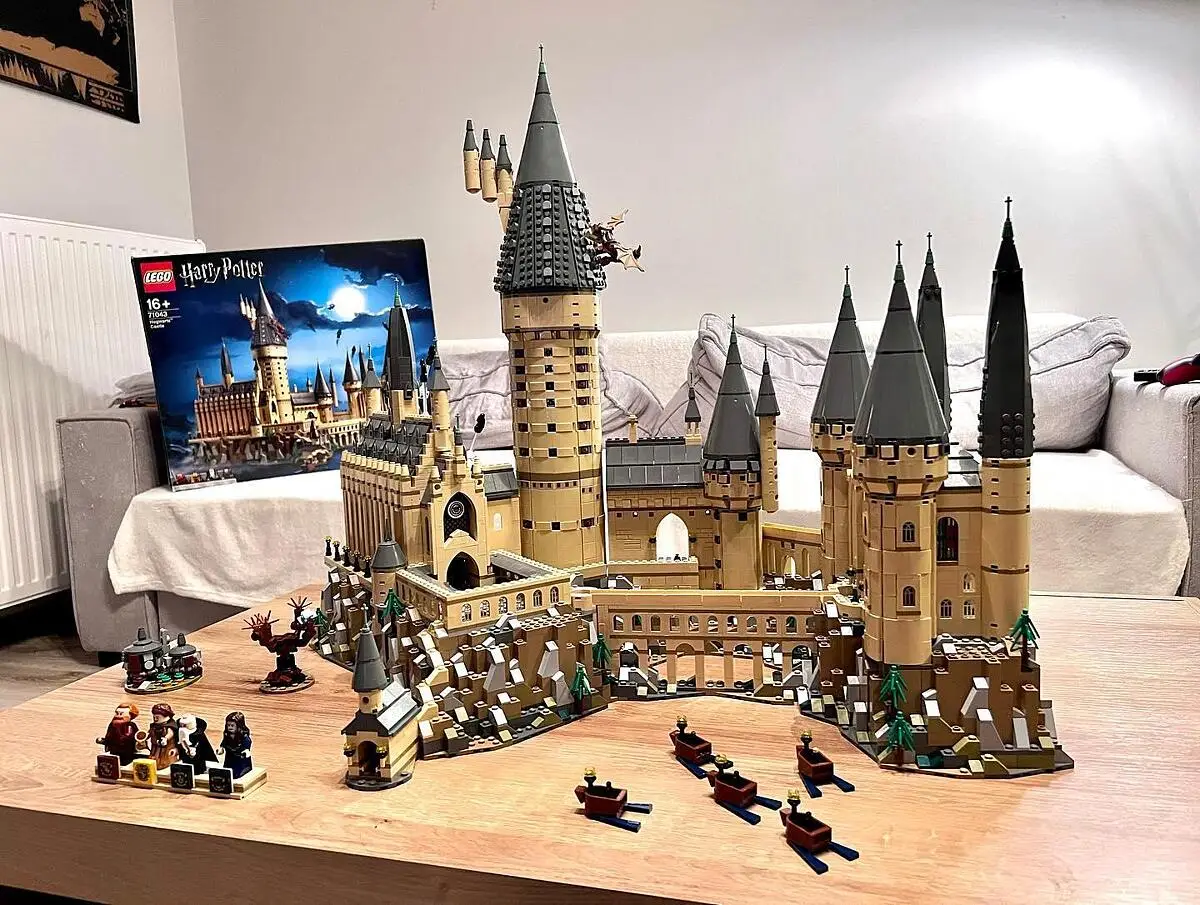 Hogwarts castle online size