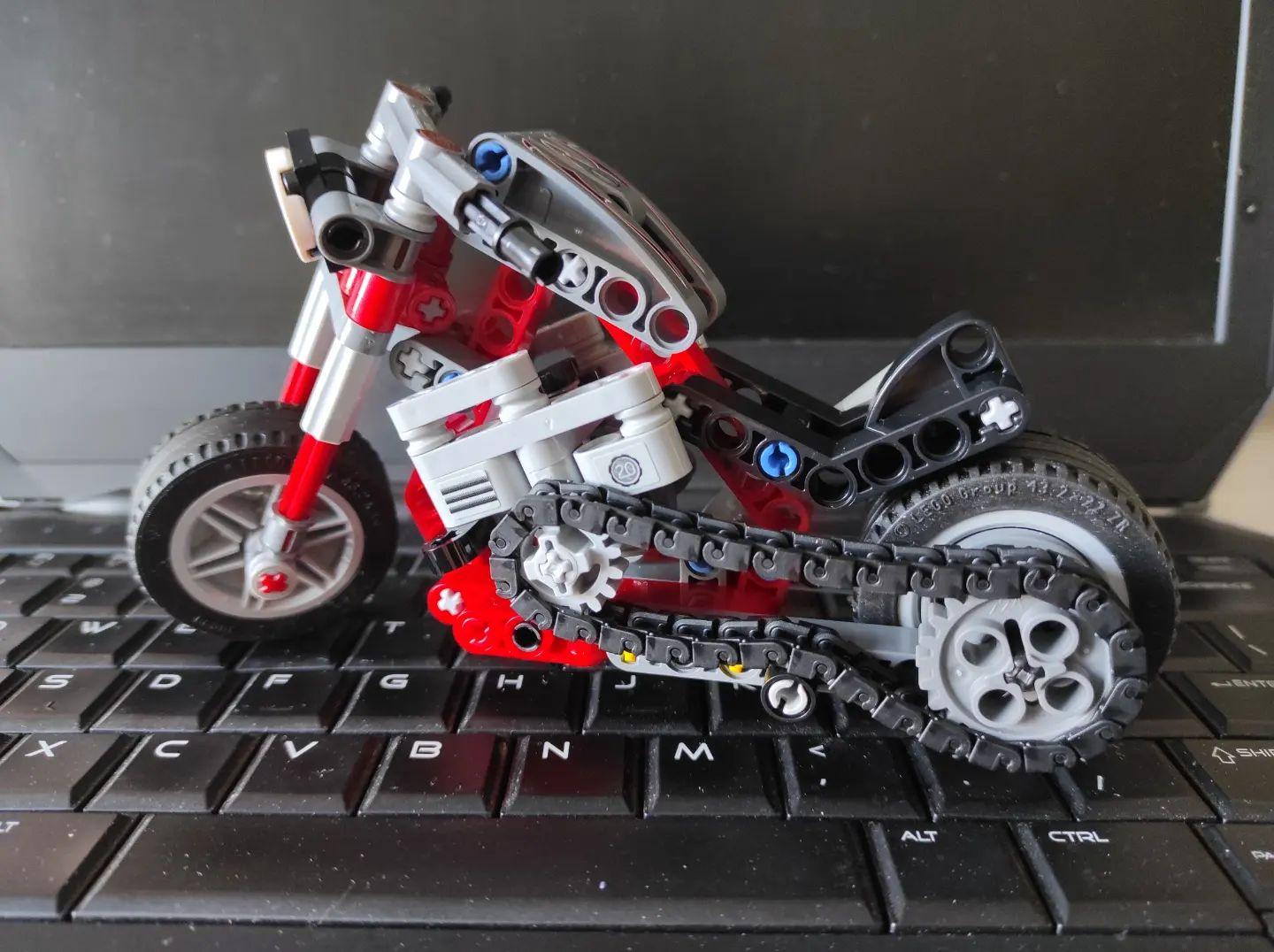 Lego 42132 la moto, maquette a construire 2 en 1, jouet de construction,  idee de cadeau pour enfants des 7 ans LEGO42132 - Conforama