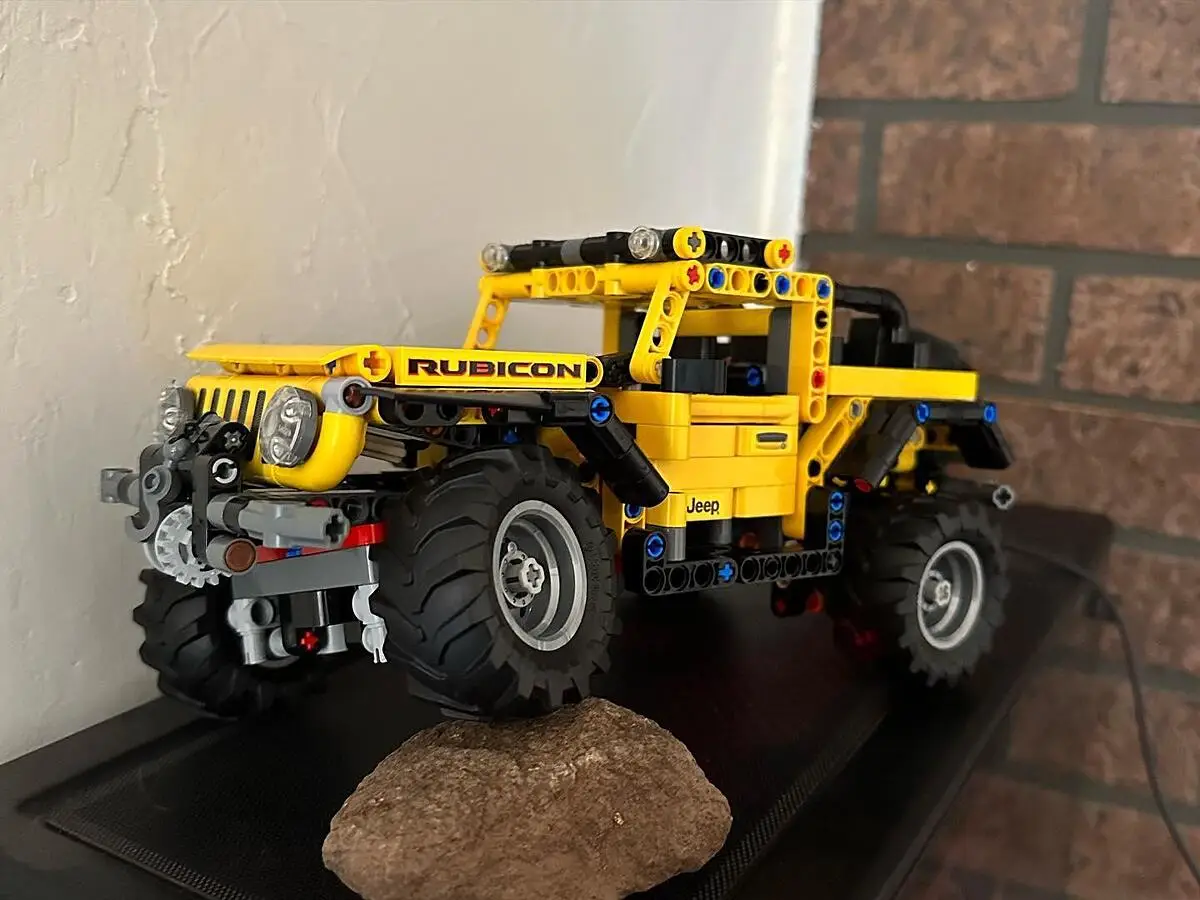 Jeep® Wrangler 42122  Buy online at the Official LEGO® Shop KSA
