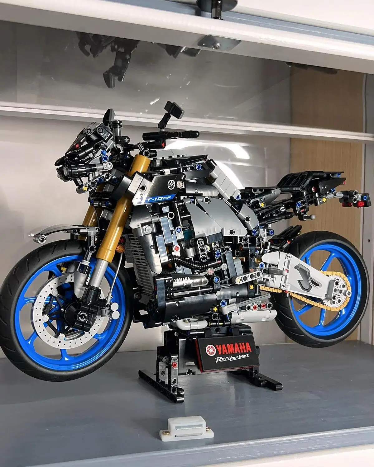 Maquette moto Lego Technic Yamaha MT-10 SP