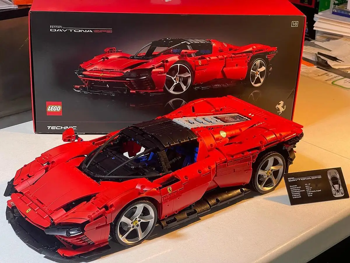 LEGO Technic 42143 Ferrari Daytona SP3, Modellino Auto Supercar Scala 1:8,  da Collezione in Vendita Online