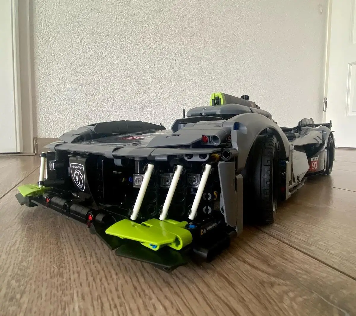lego Technic PEUGEOT 9X8 24H Le Mans Hybrid Hypercar, Iconico