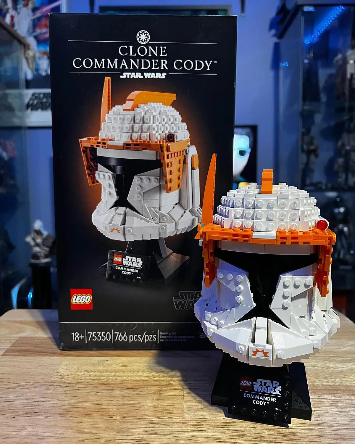 Soldes LEGO Star Wars - Le casque du Commandant clone Cody (75350) 2024 au  meilleur prix sur