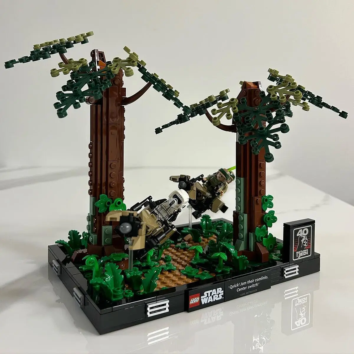 Endor™ Speeder Chase Diorama 75353 Buy online at the Official