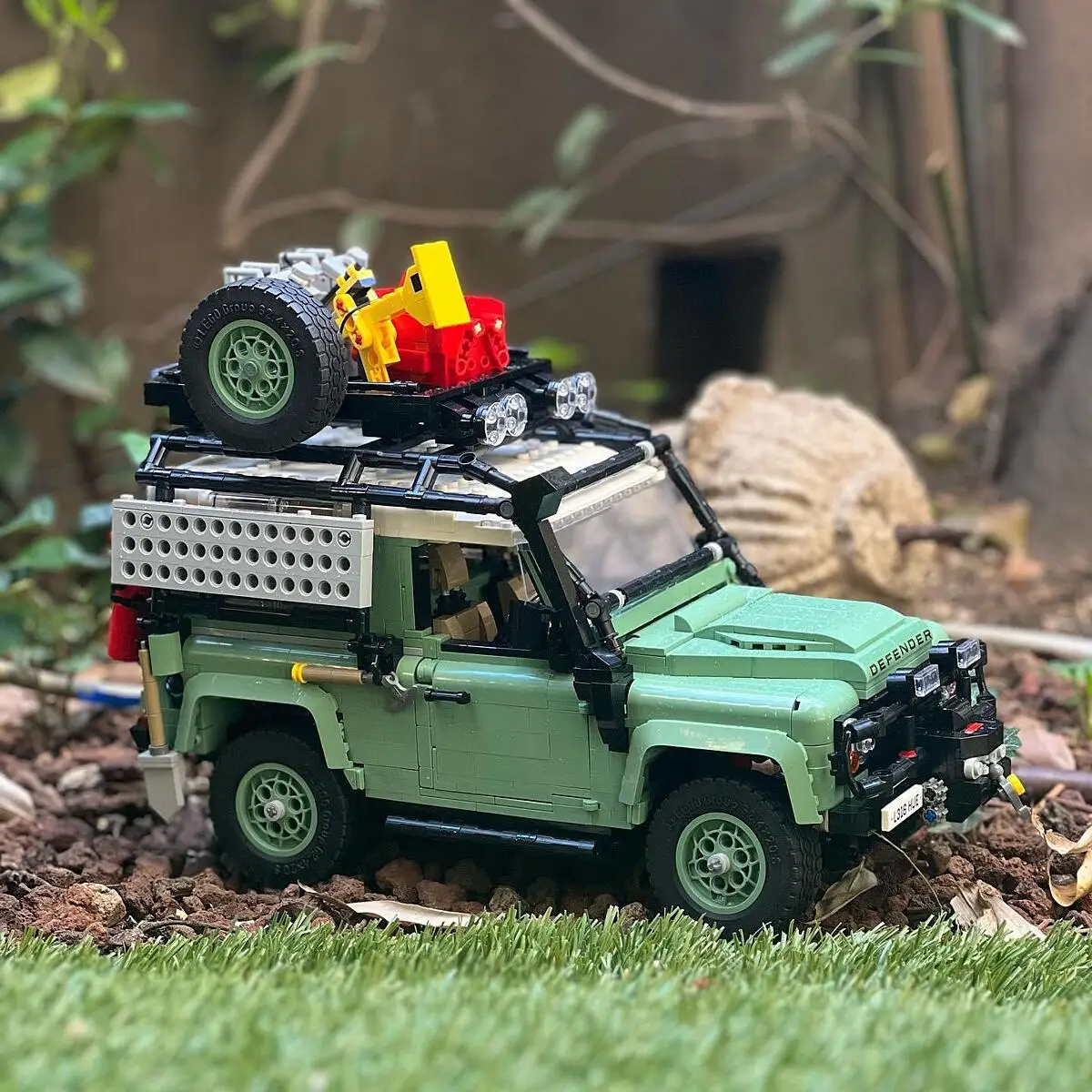 LEGO Icons 10317 Land Rover Classic Defender 90