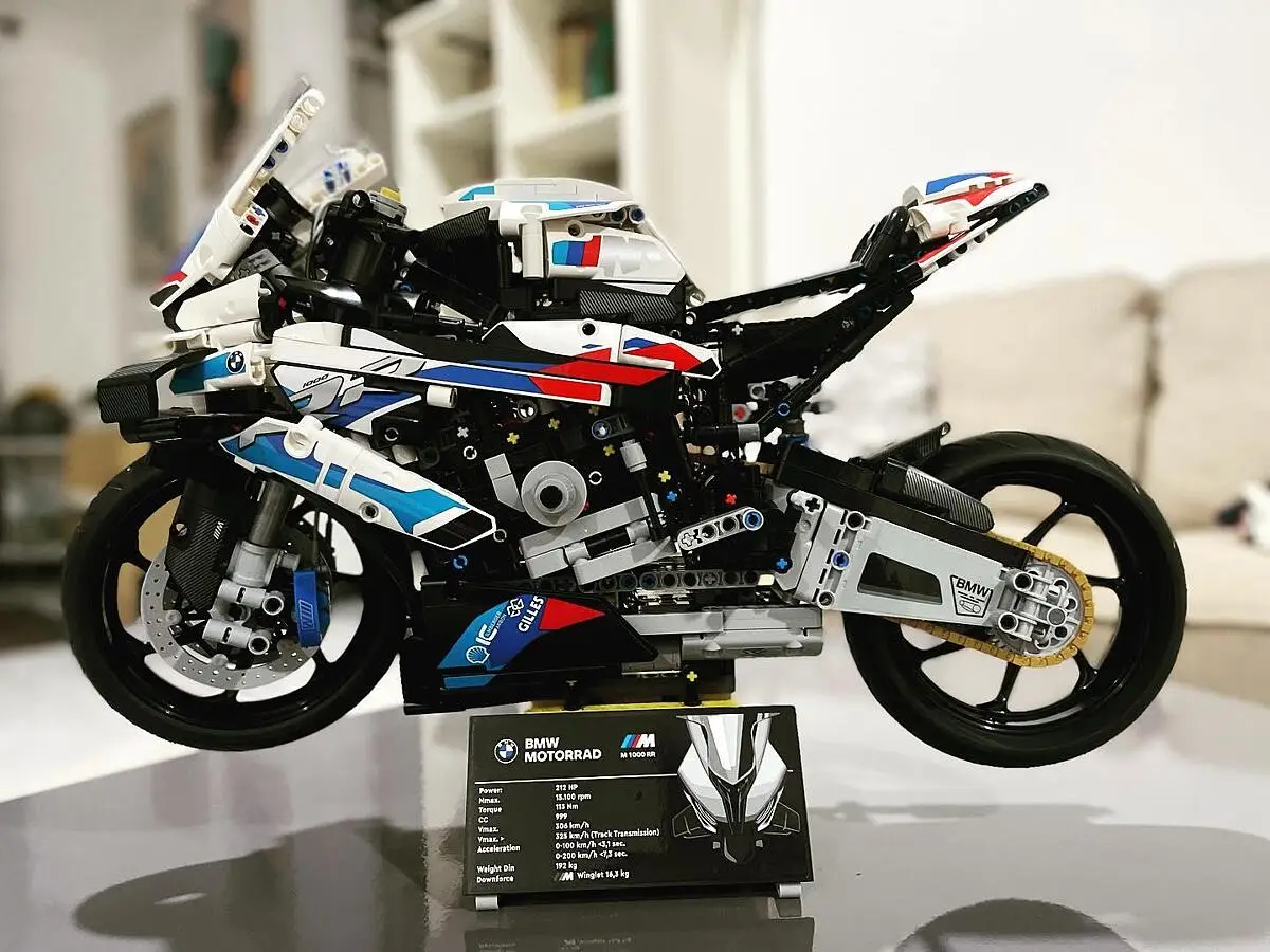 LEGO 42130 Technic BMW M 1000 RR: Modèle Réduit de Moto BMW, Cadeau de  Construction pour Enfants et Adultes, Maquette Mécanique, Idée de Cadeau  pour
