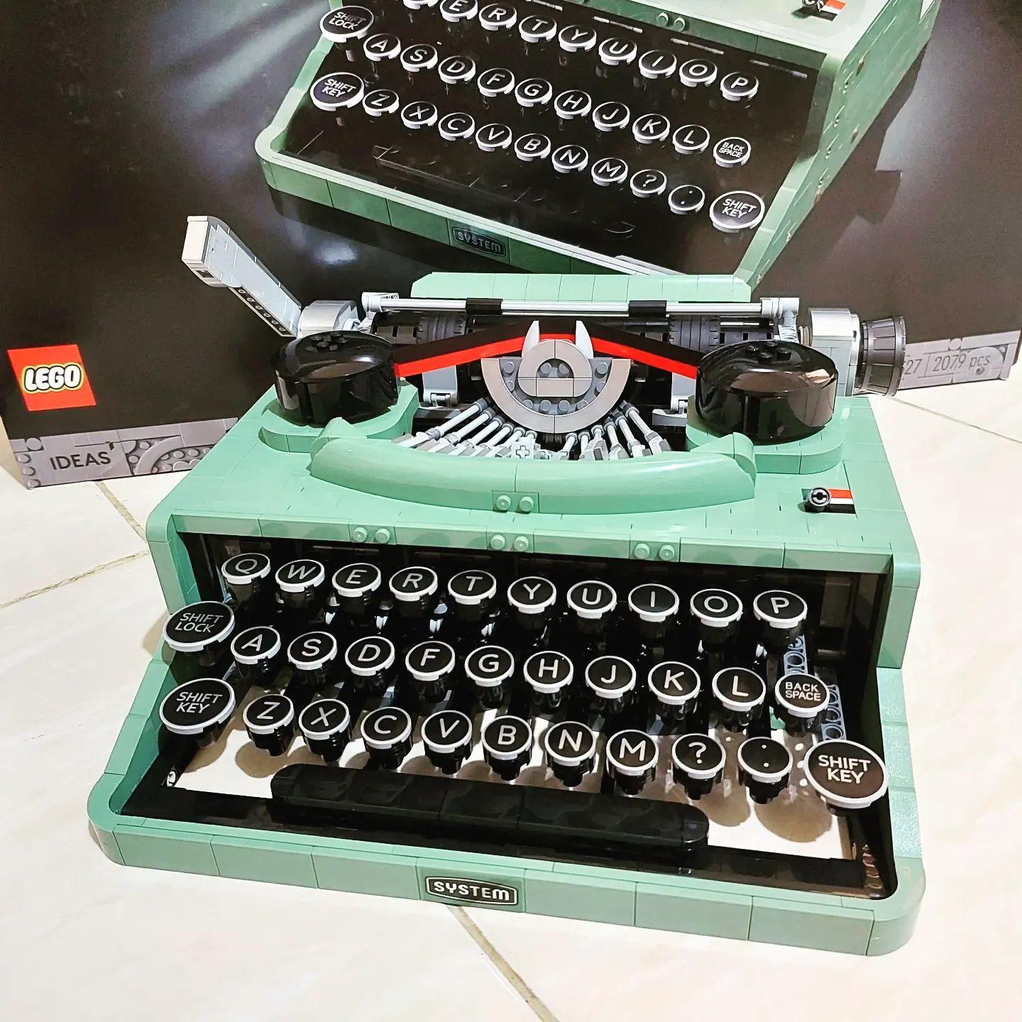 LEGO, Typewriter 21327 Set, 2079 Pieces, Retro Model Building