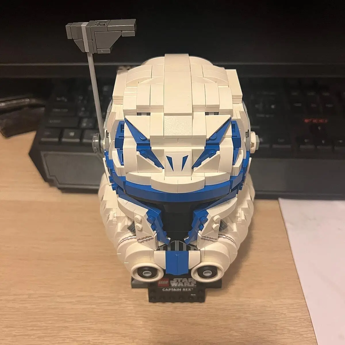 Køb 75349 LEGO Star Wars Kaptajn Rex hjelm LEGO hos Legekæden