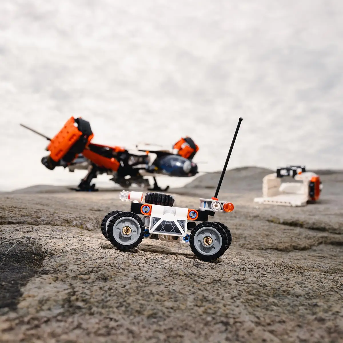 VTOL Heavy Cargo Spaceship LT81 42181 Buy online at the Official