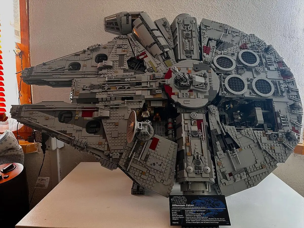 Lego 75257 7000 Piece Millennium Falcon Lego Millennium Falcon