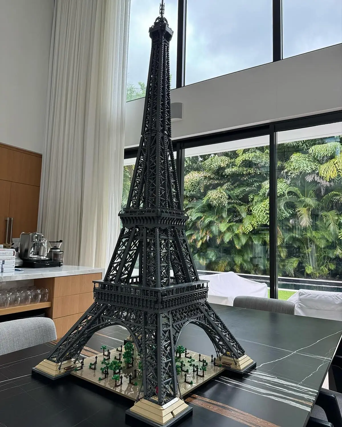 eiffel lego tower