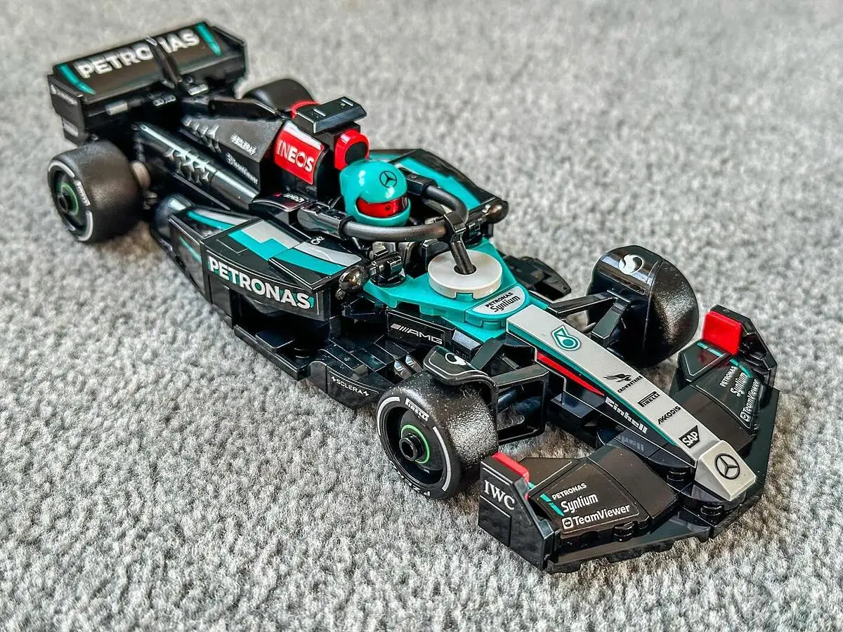 LEGO Speed Champions: Formula 1 - Masina de curse Mercedes-AMG F1