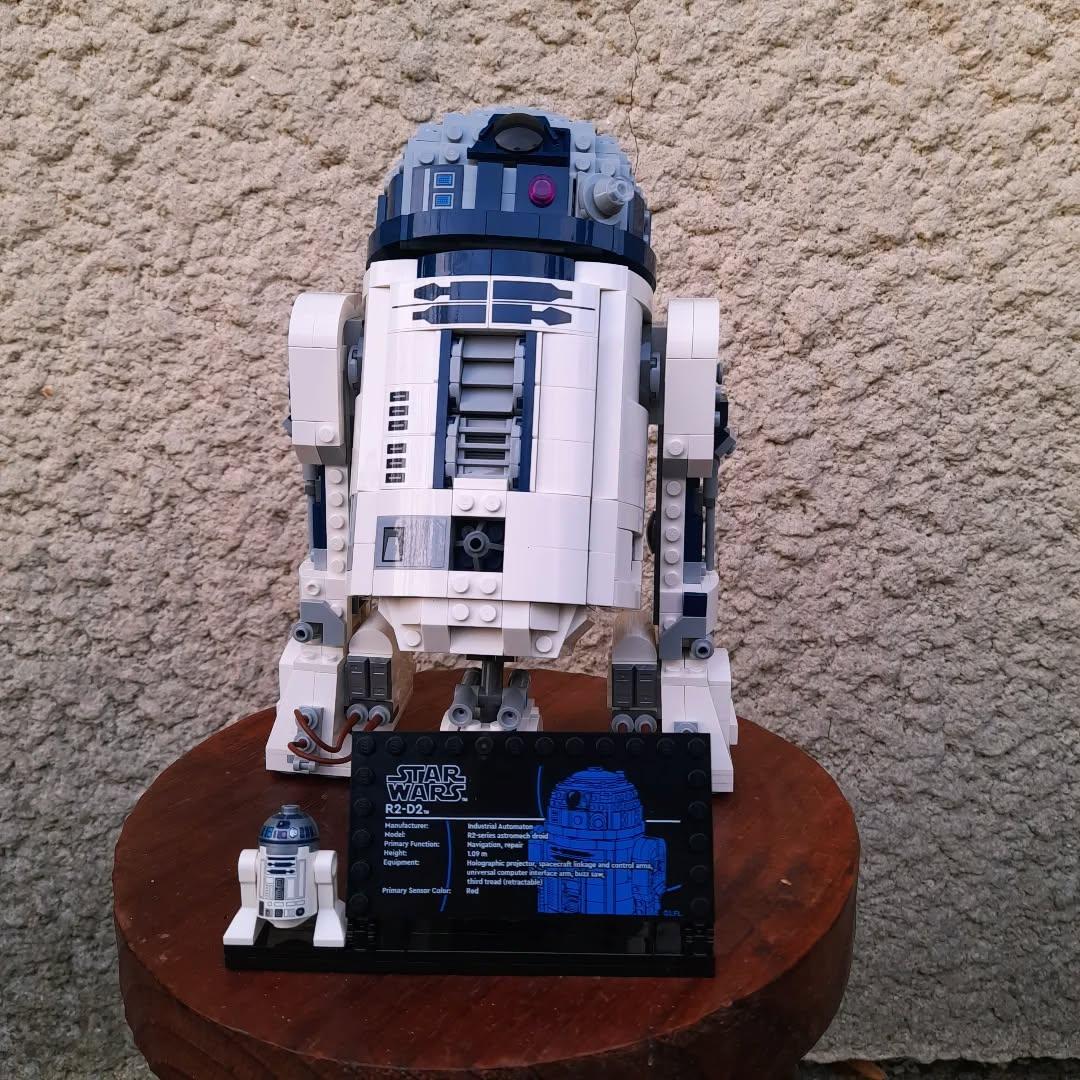 LEGO Star Wars R2-D2 Brick Built Droid Figure, 75379, Includes