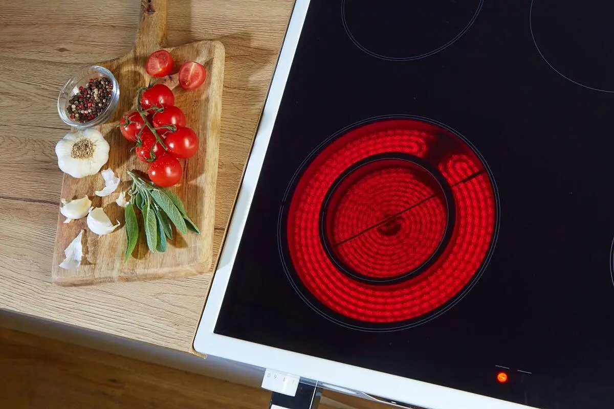 GORENJE električni štednjak sa ravnom pločom GECS6C70XPA Sivi
