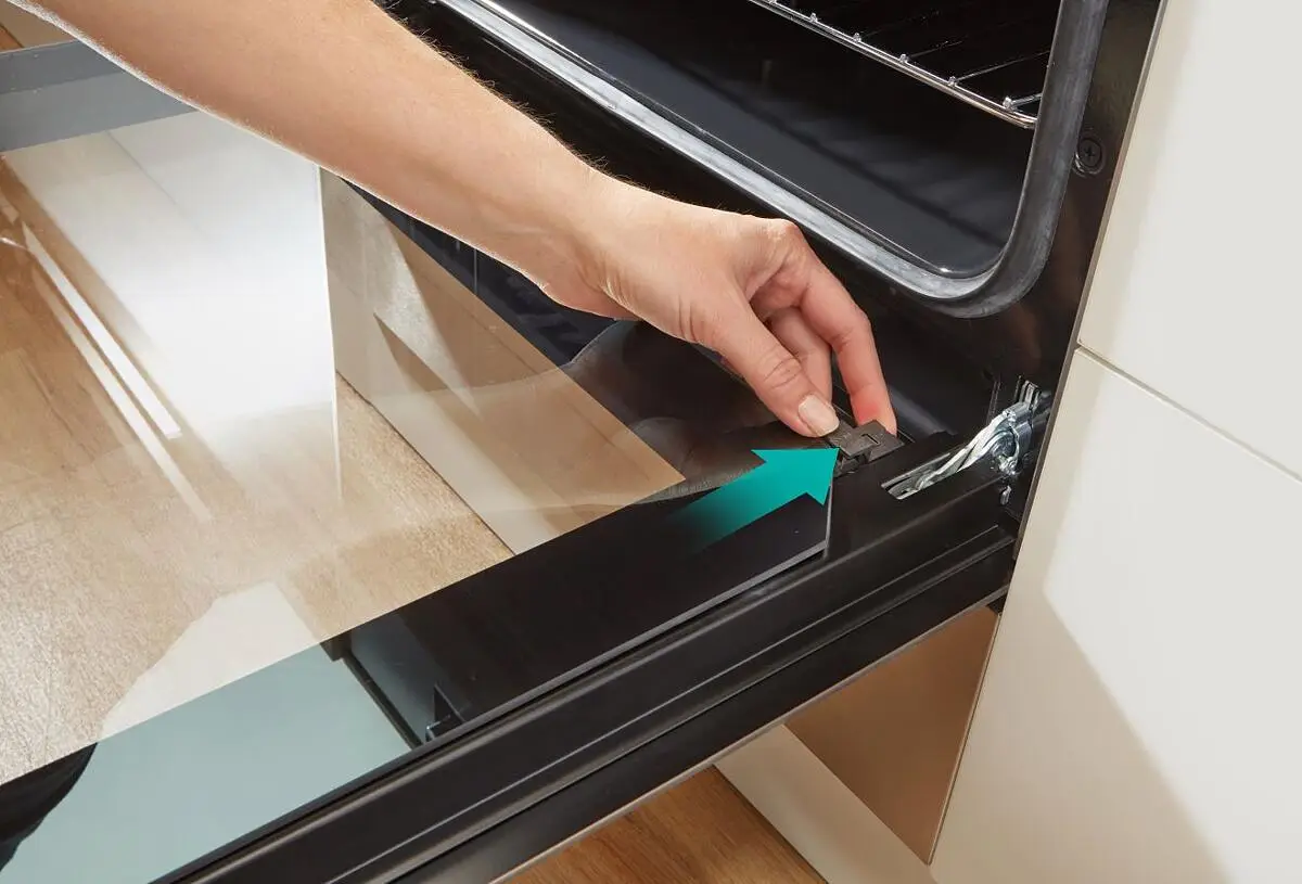 GORENJE električni štednjak sa ravnom pločom GECS6C70XPA Sivi